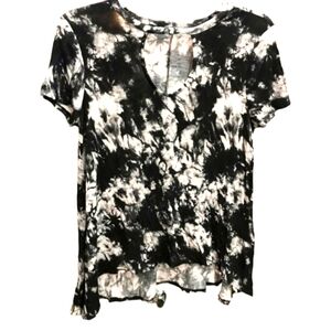 🔖FINAL SALE MUDD Black and White Tie Dye Flowy Top